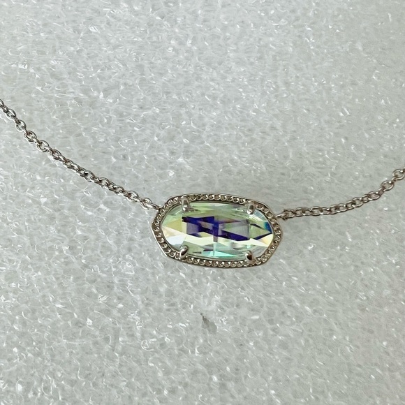 Kendra Scott Elisa Dichroic Glass pendant necklace in silver color - Picture 3 of 6